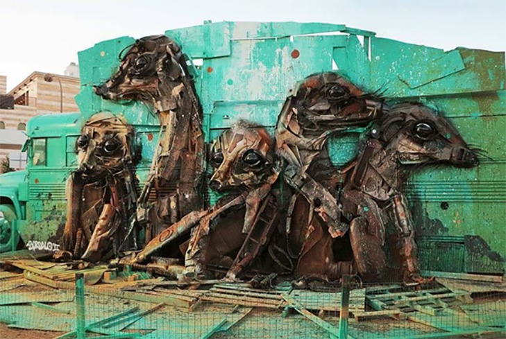 Художник перетворює купи сміття в неймовірні скульптури тварин - фото 9