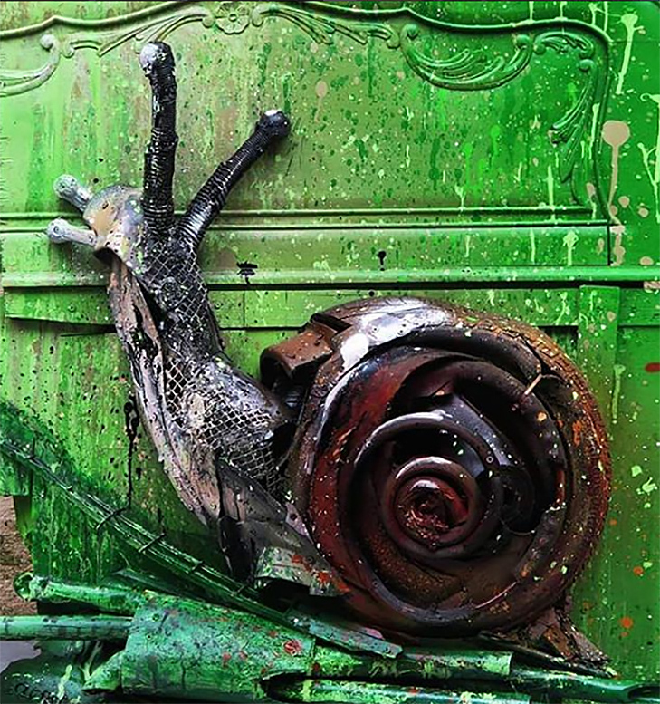 Художник перетворює купи сміття в неймовірні скульптури тварин - фото 15