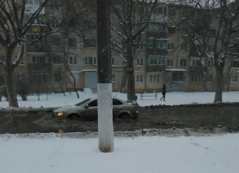 В одеських опадах потопають автівки: снігопад утворює ріки (ФОТО) - фото 2