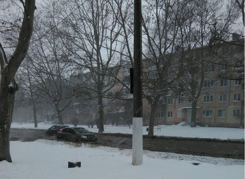 В одеських опадах потопають автівки: снігопад утворює ріки (ФОТО) - фото 1