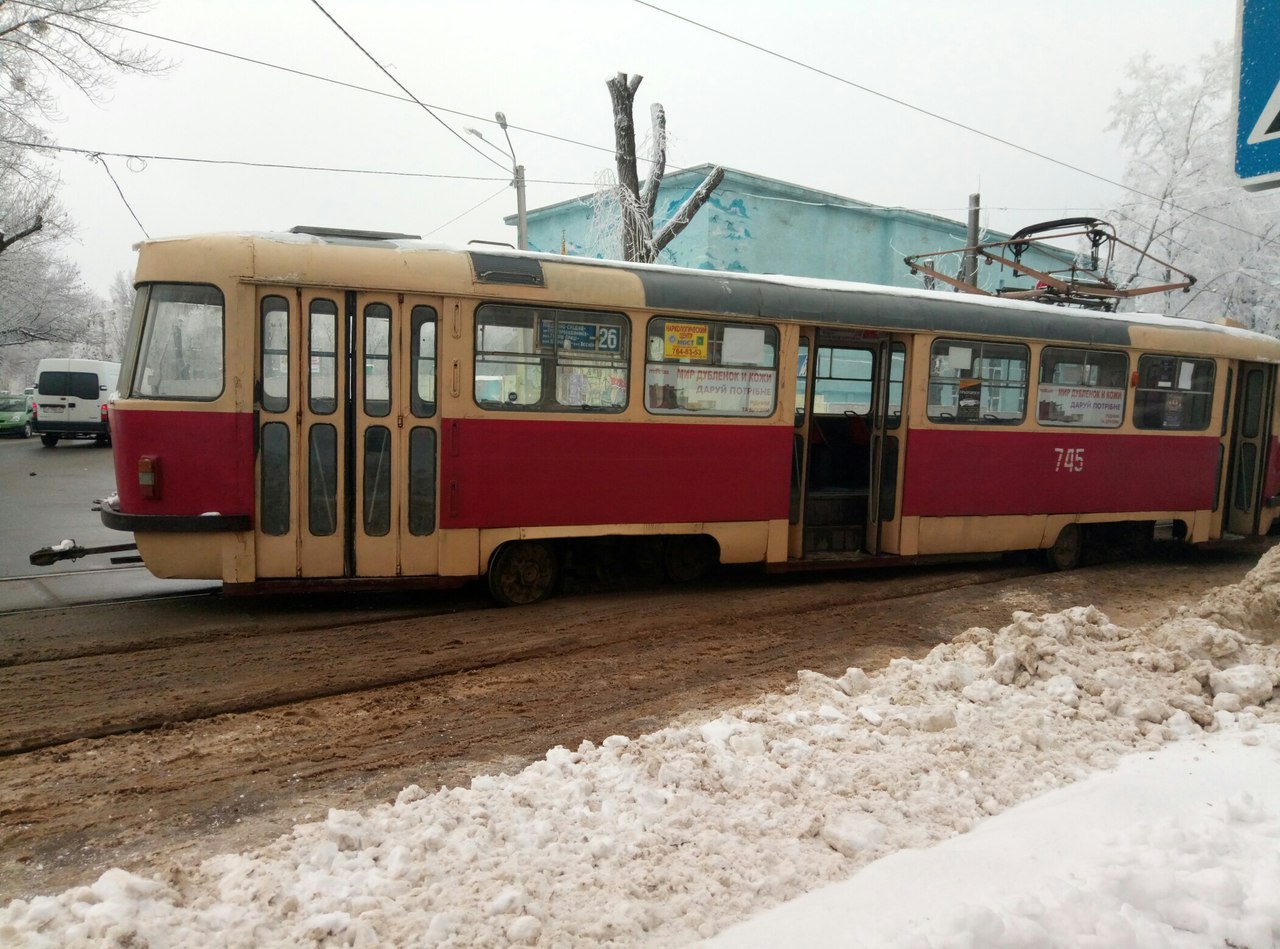 У центрі Харкова трамвай не втримався на рейках (ФОТО)  - фото 1
