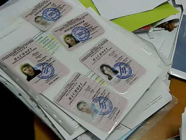 На Чернігівщині СБУ викрила "титульну" псевдореспубліку з власними "паспортами"  - фото 4