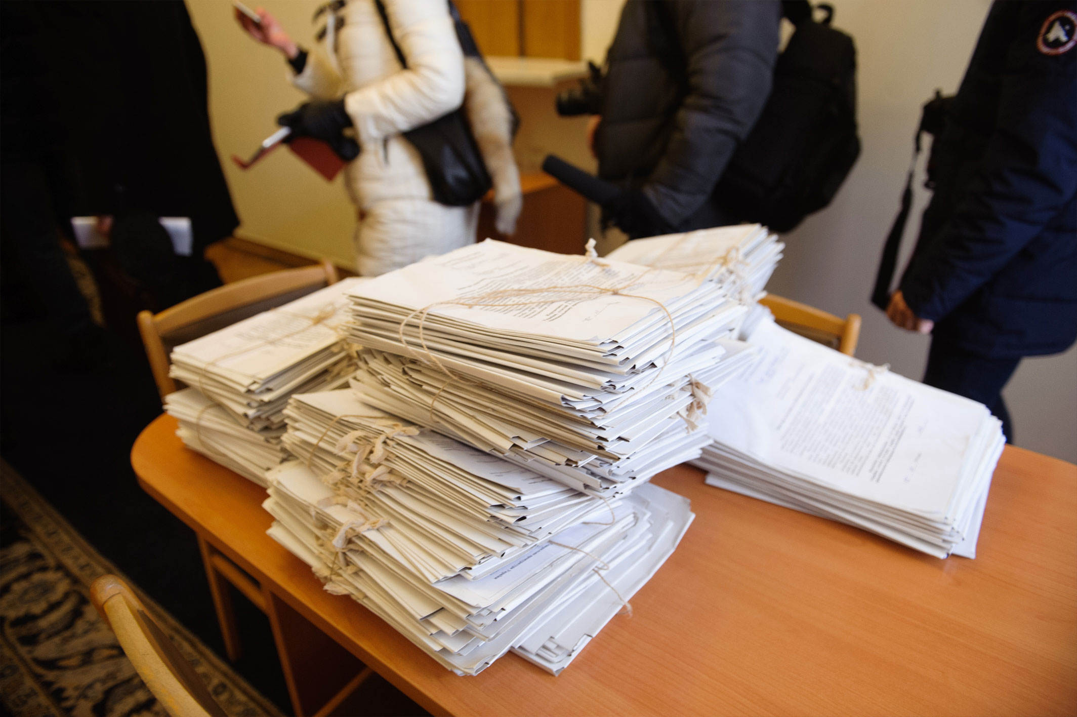 Наливайченко передав Порошенку 300 томів із заявами людей, які постраждали від Гонтаревої - фото 2