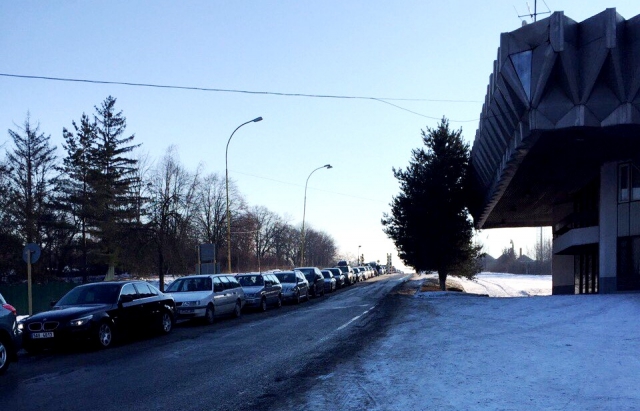 В Ужгороді на словацькому кордоні утворилися довгі черги - фото 1