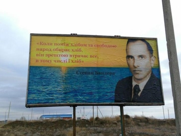 Нa кордоні з Кримом Путіну присвятили нові білборди - фото 1