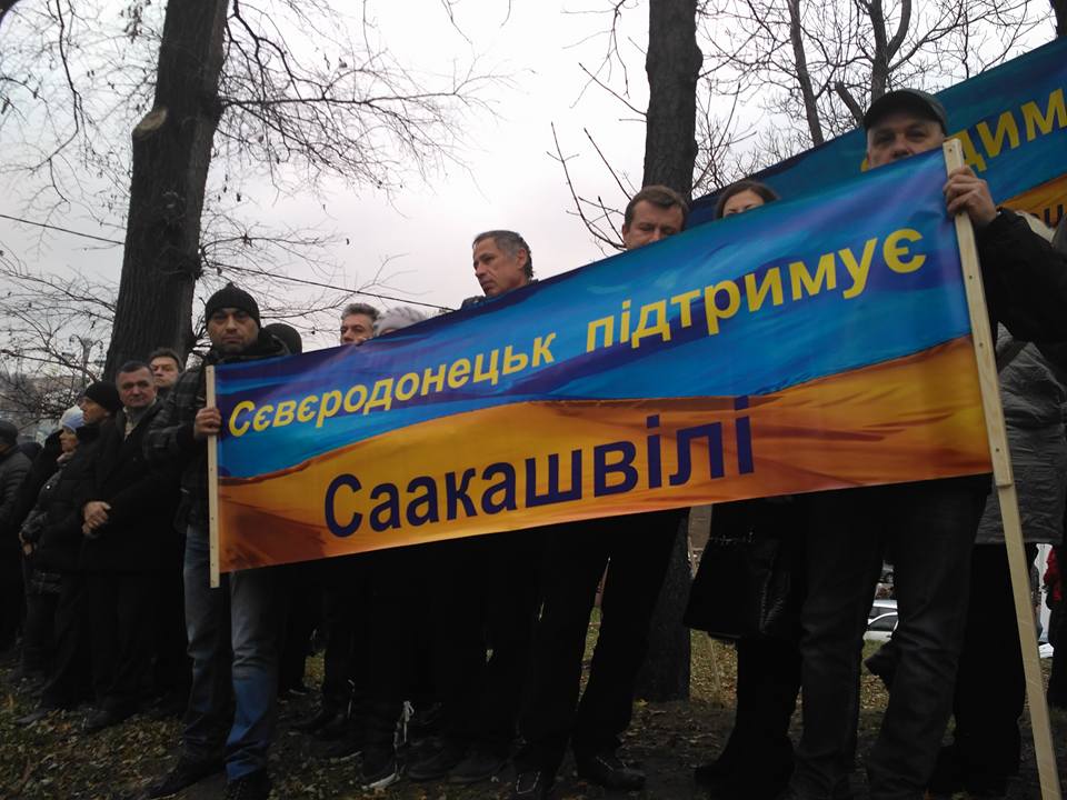 На мітингу Саакашвілі засвітився скандальний депутат-тушка з Луганщини - фото 1