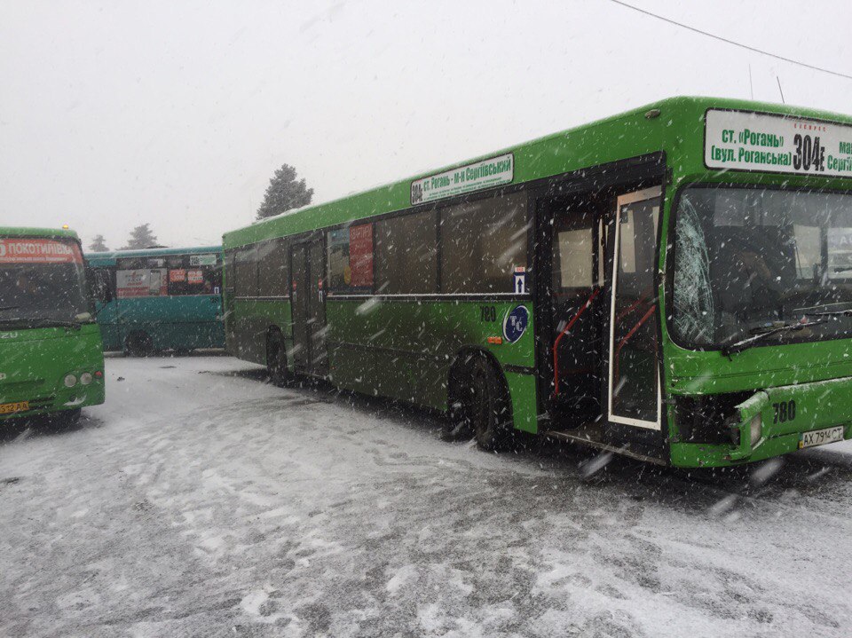 У Харкові маршрутки та тролейбус потрапили у ДТП (ФОТО)  - фото 1
