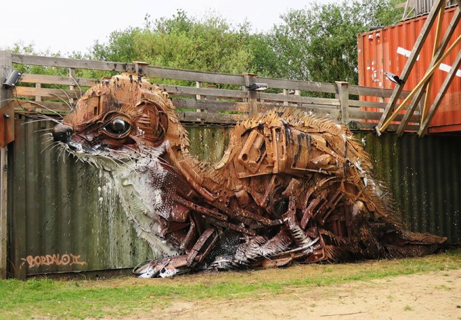 Приголомшливі скульптури тварин, зроблені з речей, які їх вбивають - фото 11