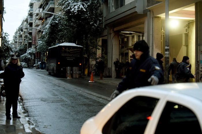 У Греції обстріляли автобус з поліцейськими  - фото 1