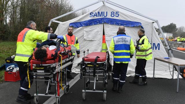 Масштабне ДТП у Франції: Зіткнулося 50 автомобілів, є загиблі та поранені - фото 2