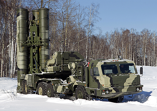 На захист Москви поставили ракетний комплекс С-400 - фото 1