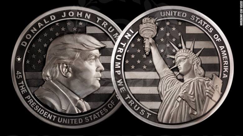 На Росії викарбували величезну монету з портретом Трампа та граматичною помилкою  - фото 1
