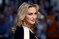 Мадонну тянут в суд фанаты: в чем претен…
