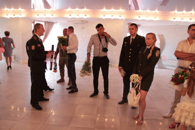 Фронтовик повернувся з АТО у Запоріжжя, щоб зіграти весілля - фото 1