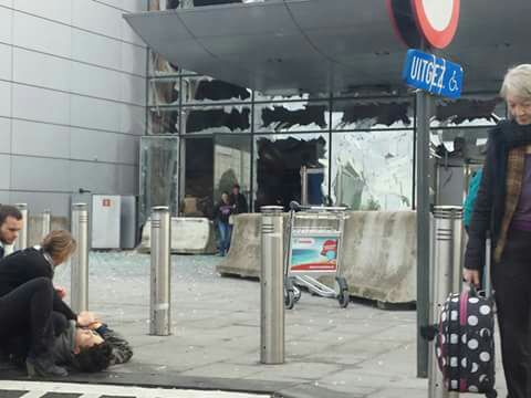 В аеропорту Брюсселя сталося два потужних вибухи - фото 1