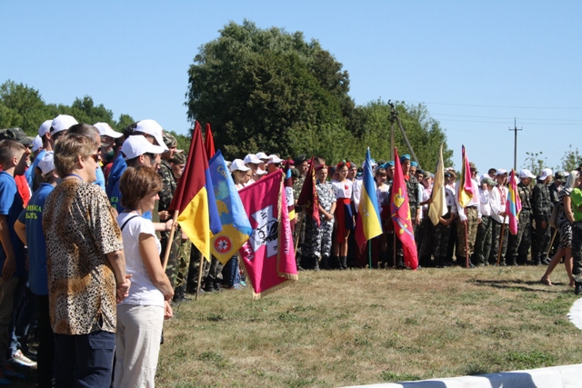 Молоді укропи влаштували військову гру на полі Конотопської битви - фото 1