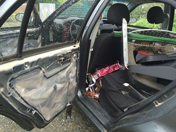 Російські силовики у Криму затримали журналістку та розтрощили її автівку (ФОТО) - фото 3