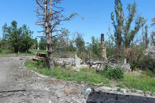 У Широкіному бойовики знищили дитячу базу відпочинку (ФОТО) - фото 1