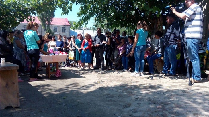 На Одещині відбулися похорони дівчинки, яку жорстоко вбили - фото 2