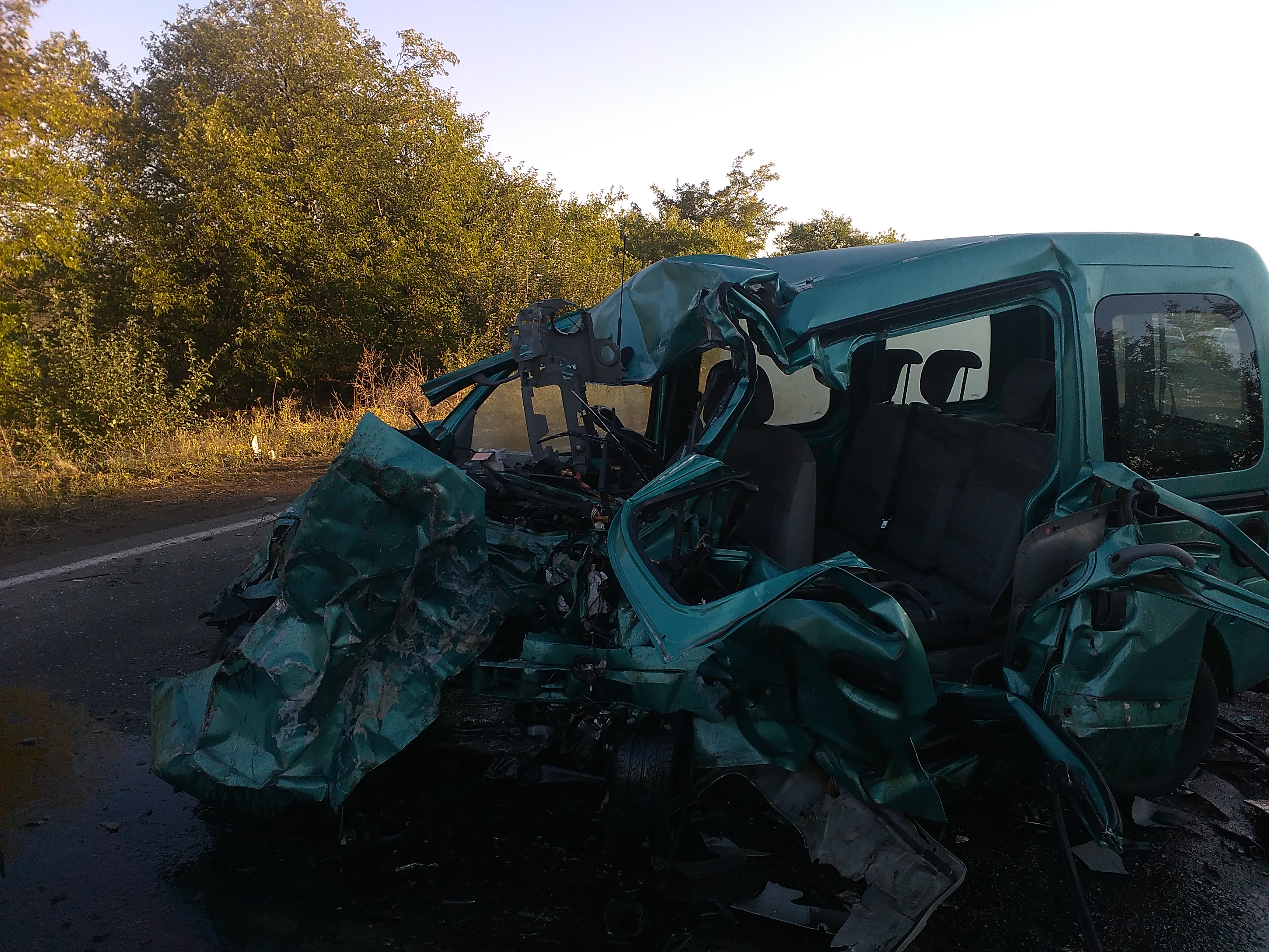 На Миколаївщині у ДТП загинули двоє одеситів: водіїв деблокували рятувальники