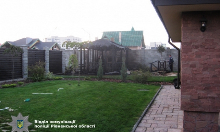 Рівненський нардеп похизувався розтрощеним вибухом подвір'ям (ФОТО) - фото 6