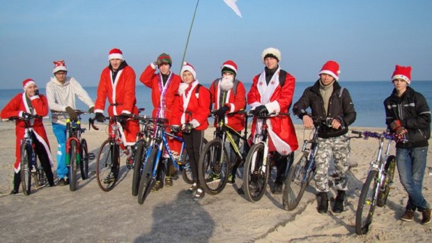 В Енергодарі Діди Морози збираються на новорічний велопробіг - фото 1