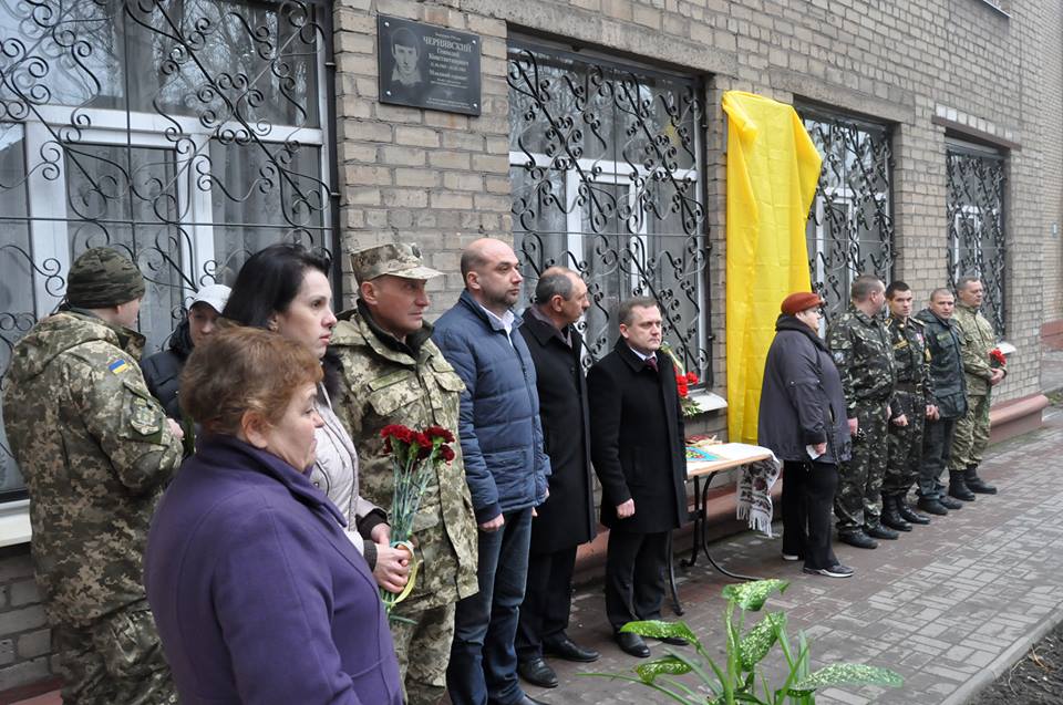 В Запоріжжі відкрили меморіальну дошку загиблому герою АТО Андрію Кравченко - фото 1