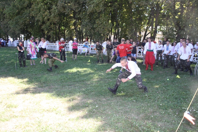 Молоді укропи влаштували військову гру на полі Конотопської битви - фото 4