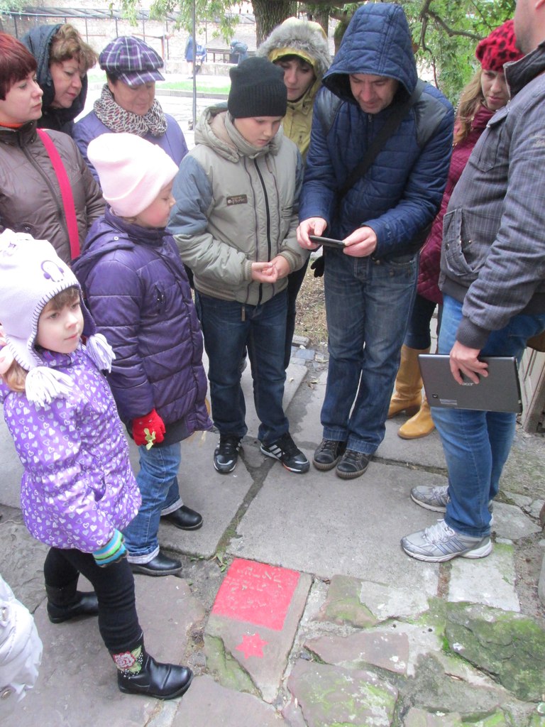 Для переселенців зі сходу країни волонтери провели туристичну екскурсію по Львову - фото 2