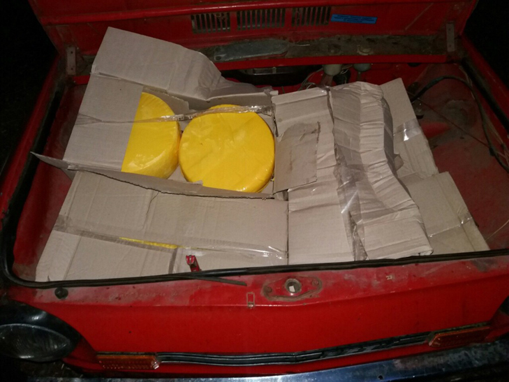 Мешканець Сумщини на раритетному "Запорожці" намагався переправити на Росію 800 кг сиру  - фото 2