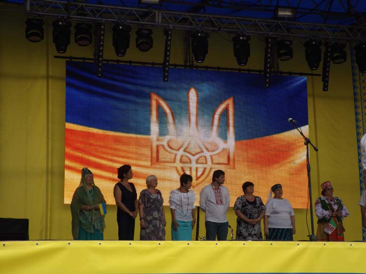 Запоріжців з Днем Незалежності привітали фольклорні колективи національних земляцтв - фото 2