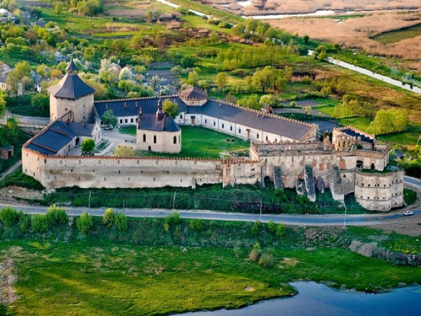 Одразу дві фортеці, що на Хмельниччині увійшли в 9 українських замків-фортець-палаців, які вражають своєю красою - фото 3