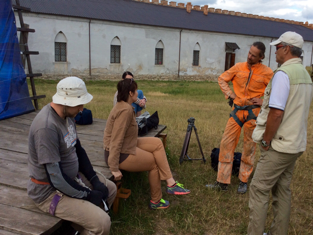 Ув'язненими Меджибіжської фортеці називають себе жартома волонтери, що працюють на її відновленні - фото 5