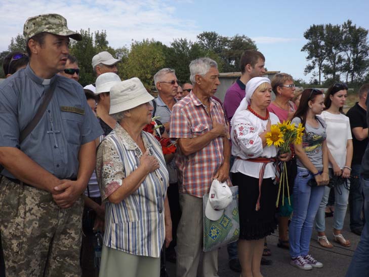 У Запоріжжі відбувся мітинг-реквієм по військовим, які загинули в "Іловайському котлі" - фото 14