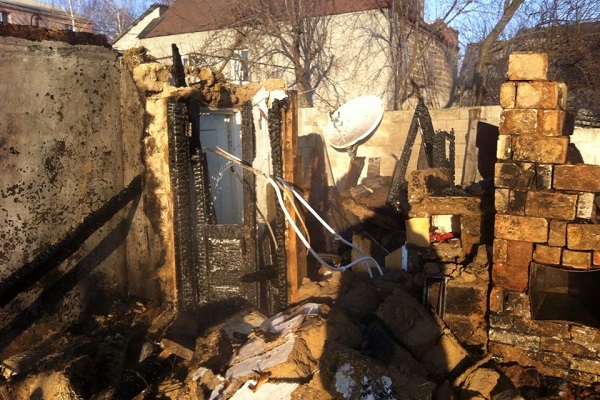 У Дніпропетровську внаслідок вибуху в житловому будинку загинула людина - фото 1