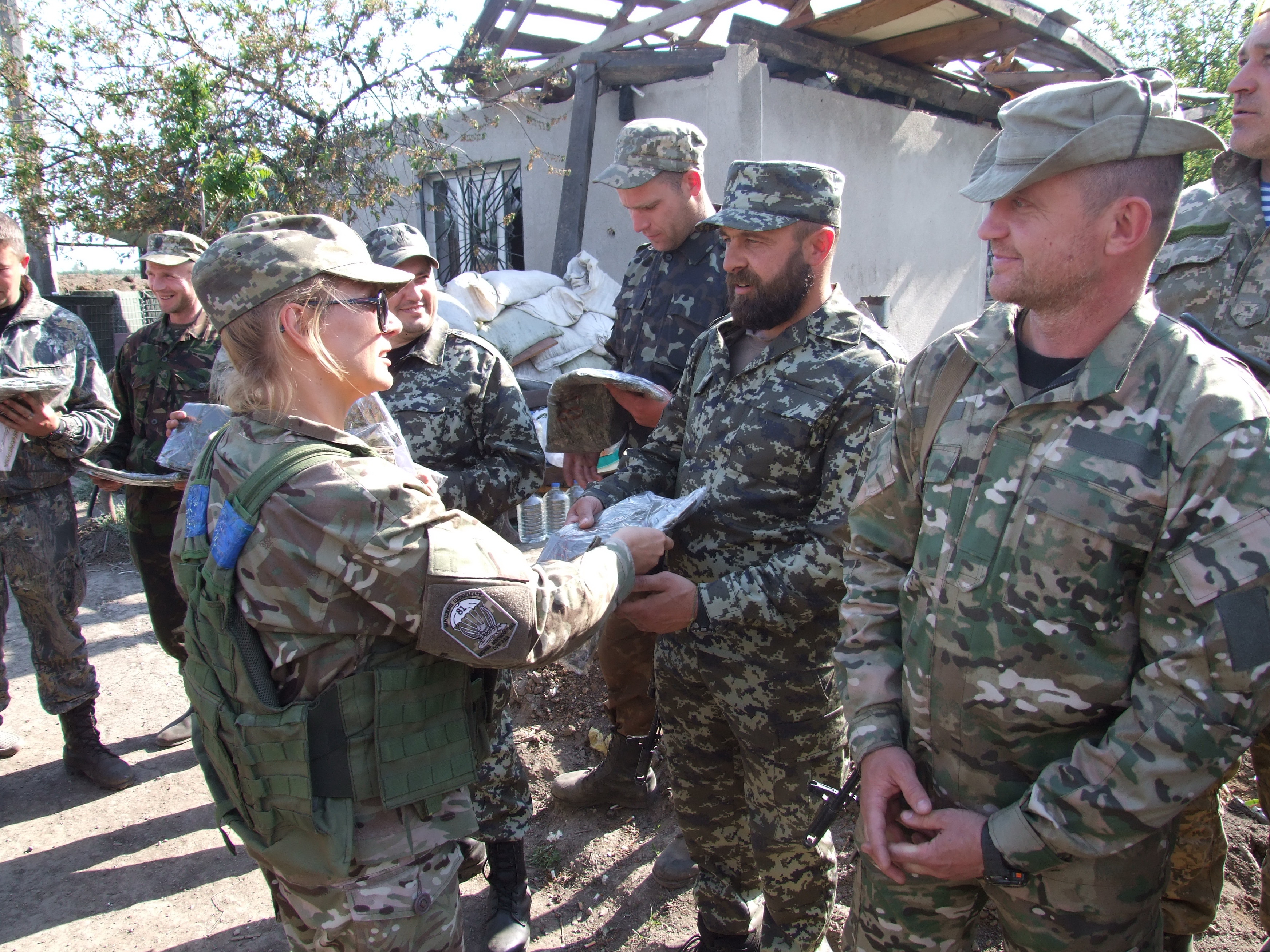 Вишиванки на війні: Як "кіборги" продовжують службу на позиціях під Донецьком - фото 11