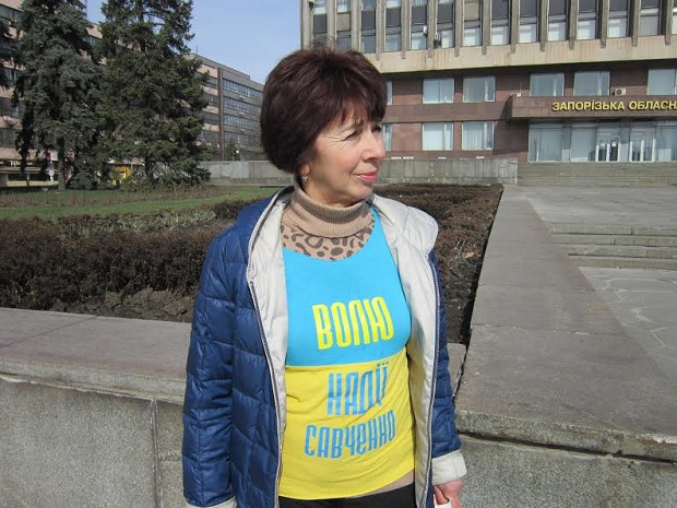 Центром Запоріжжя пройшла хода на підтримку української льотчиці - фото 2