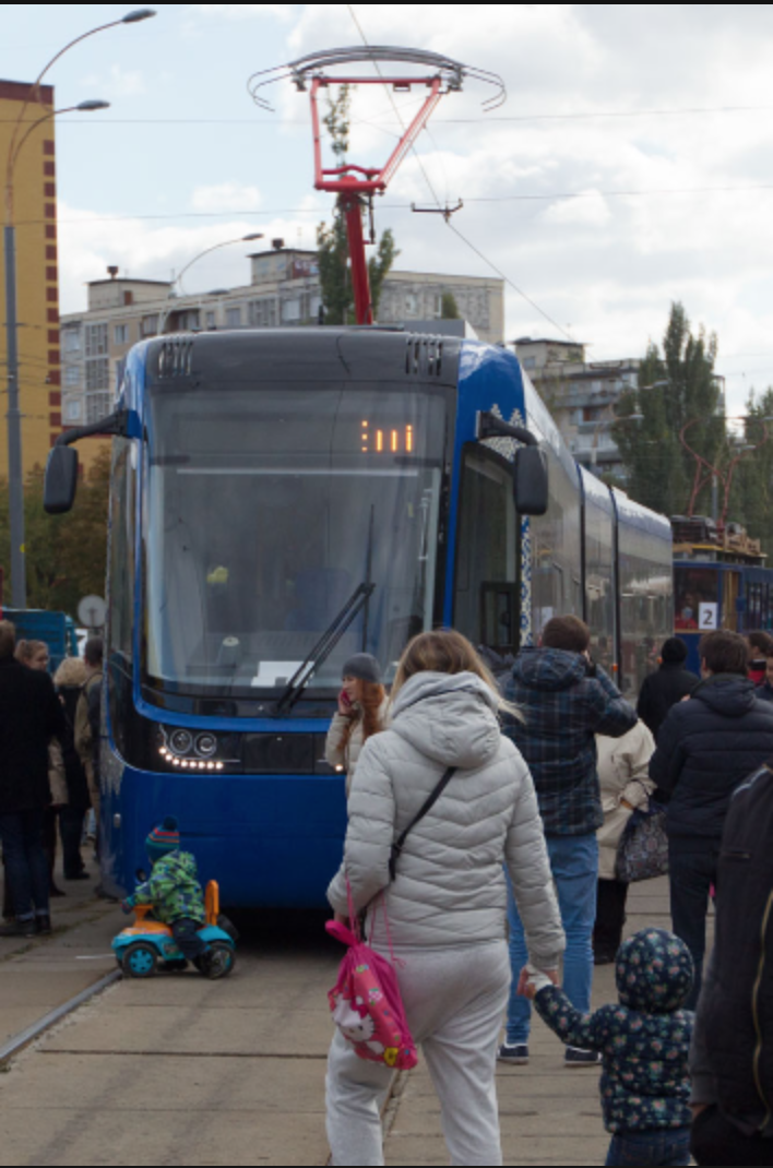 Кличко привіз до Києва трамвай з WI-FI та кондиціонером (ФОТО) - фото 3