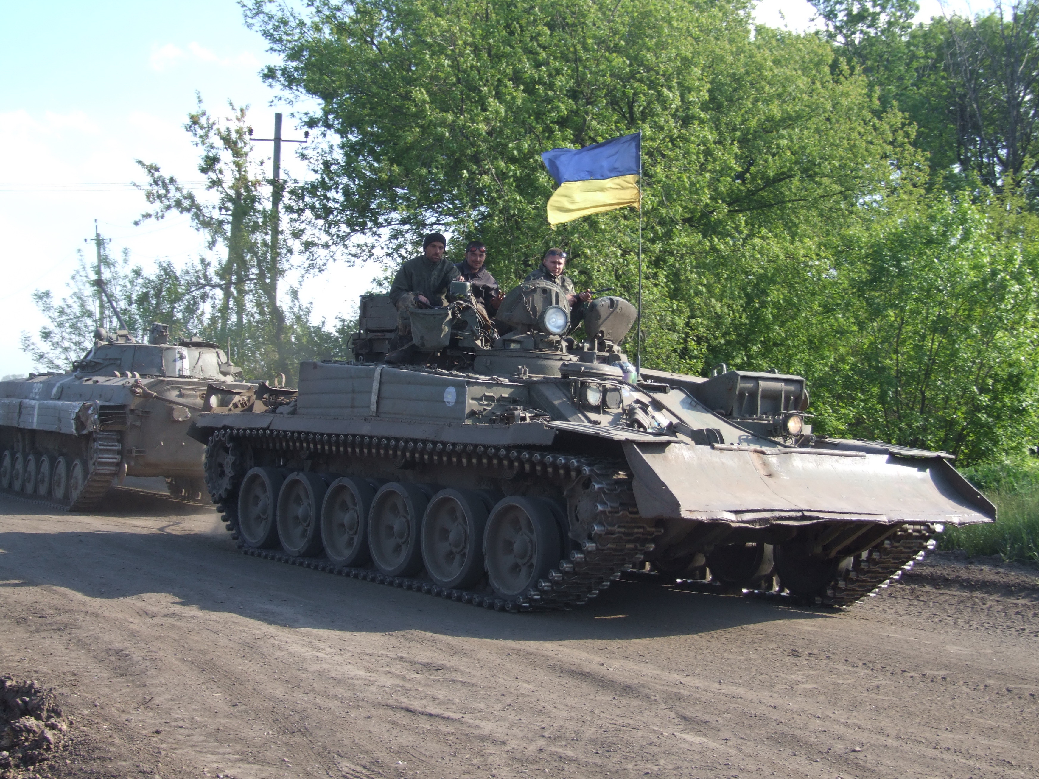 Вишиванки на війні: Як "кіборги" продовжують службу на позиціях під Донецьком - фото 1