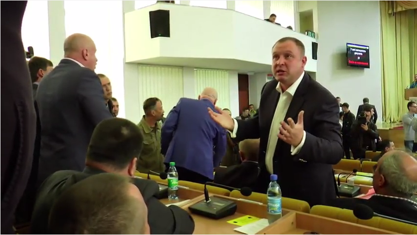 У Миколаєві АТОшники ледь не побились з депутатами за бізнес-інкубатор - фото 5