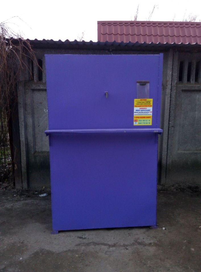 В Мелітополі демонтують сумнівні автомати з продажу води  - фото 1