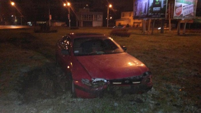 У Львові водій розбив авто і відмовився від нього - фото 2