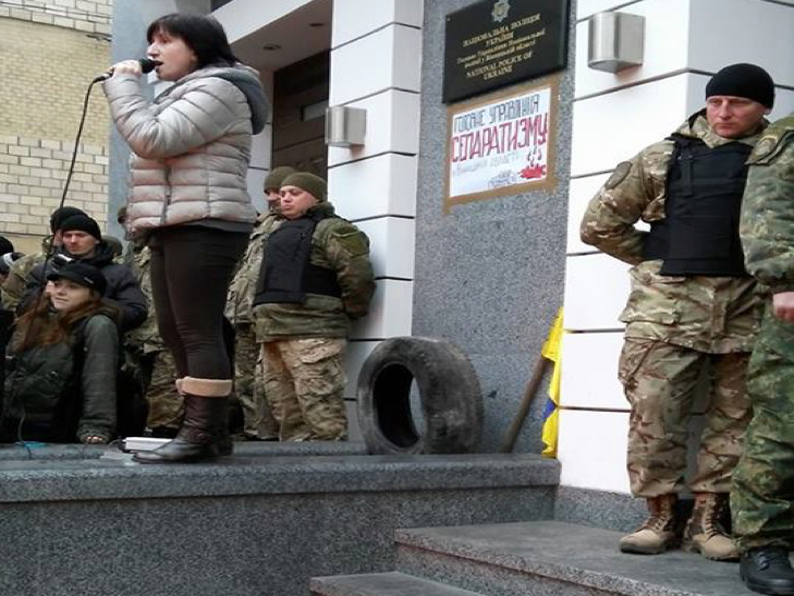 Вінницьких поліцейських "викурюють" хмельницькими шинами - фото 3