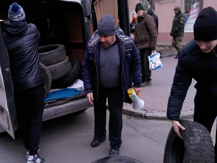 Вінницьких поліцейських "викурюють" хмельницькими шинами - фото 2