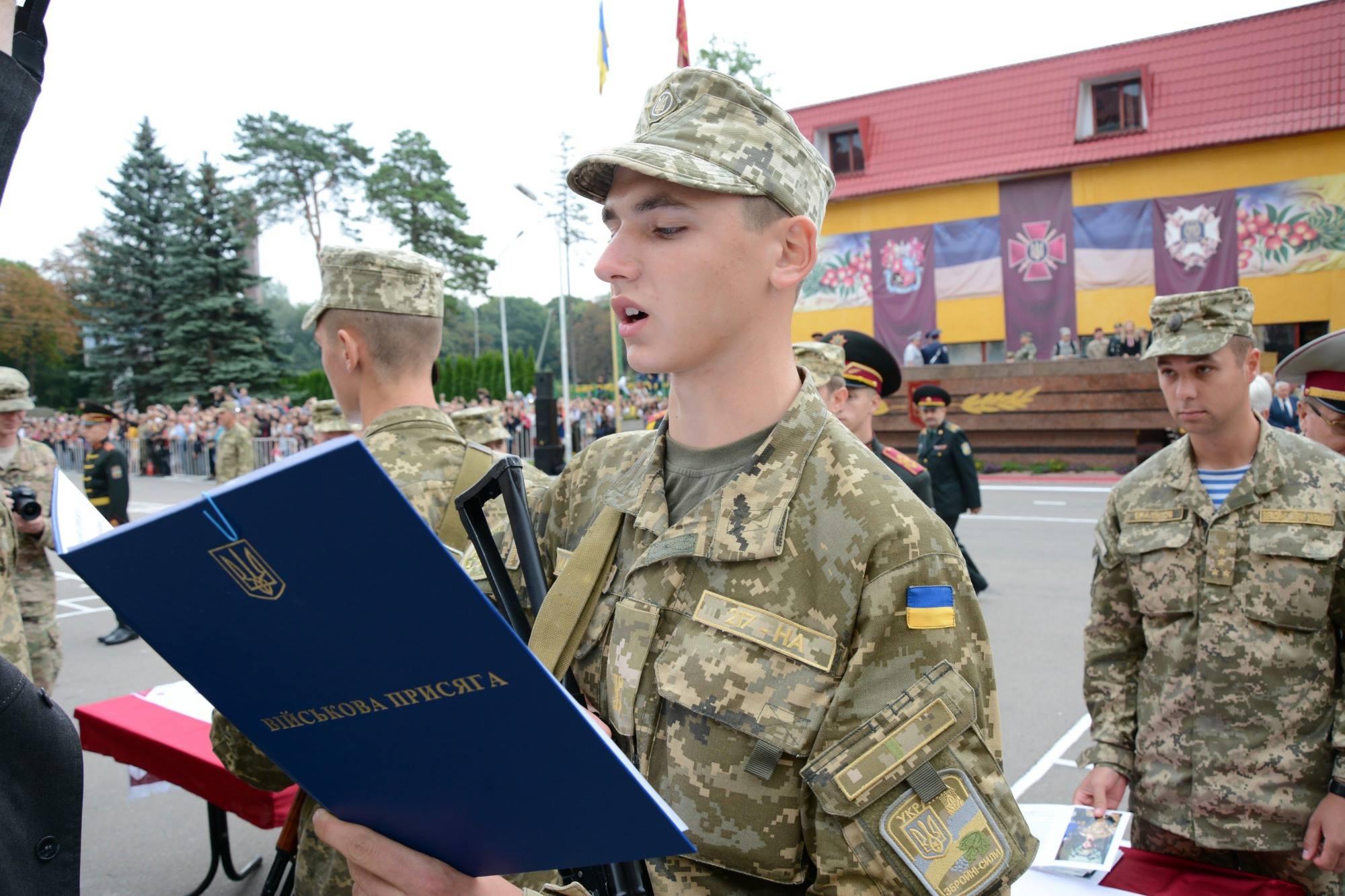 Понад 600 курсантів Академії сухопутних військ присягнули на вірність - фото 2
