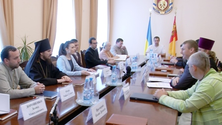 На офіційному сайті Кіровоградської ОДА розміщенні фото з логотипами секти "Русского мира" - фото 2