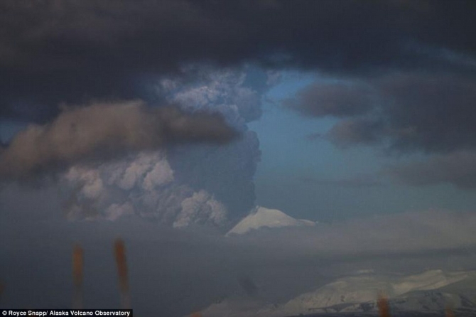 На Алясці почалося виверження вулкану   - фото 2