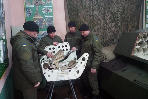 На базі військової кафедри Запорізького національного технічного університету пройшли заняття з офіцерами-артилеристами Нацгвардії - фото 3