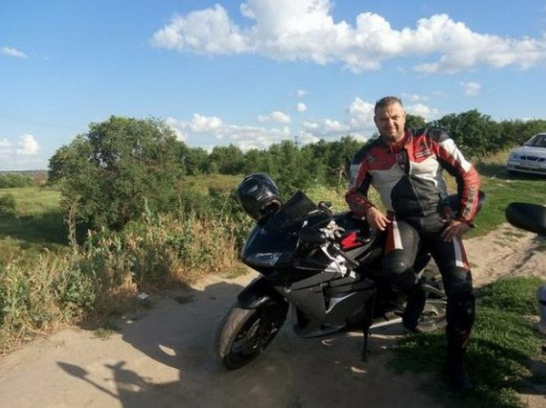 Після загибелі мотоциклістів сотня байкерів зібралася в центрі Дніпропетровська - фото 1
