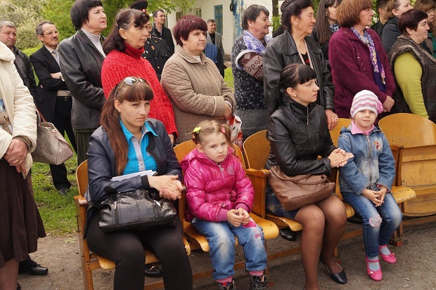 Донбаські біженці житимуть в ньому на законних підставах - на кожну кімнату отримають ордери  - фото 1